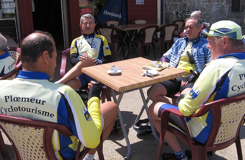 2011-06-16 45 Glomel - Cafe sur la place.jpg